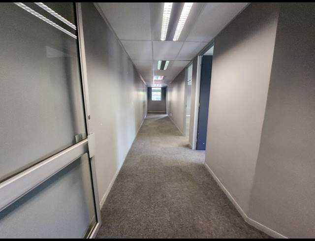 683M² OFFICE TO LET IN RANDJESPARK